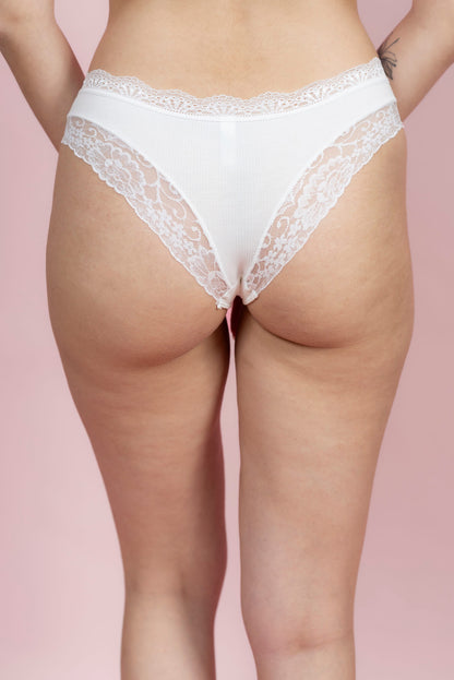 תחתון ברזילאי בשילוב תחרה