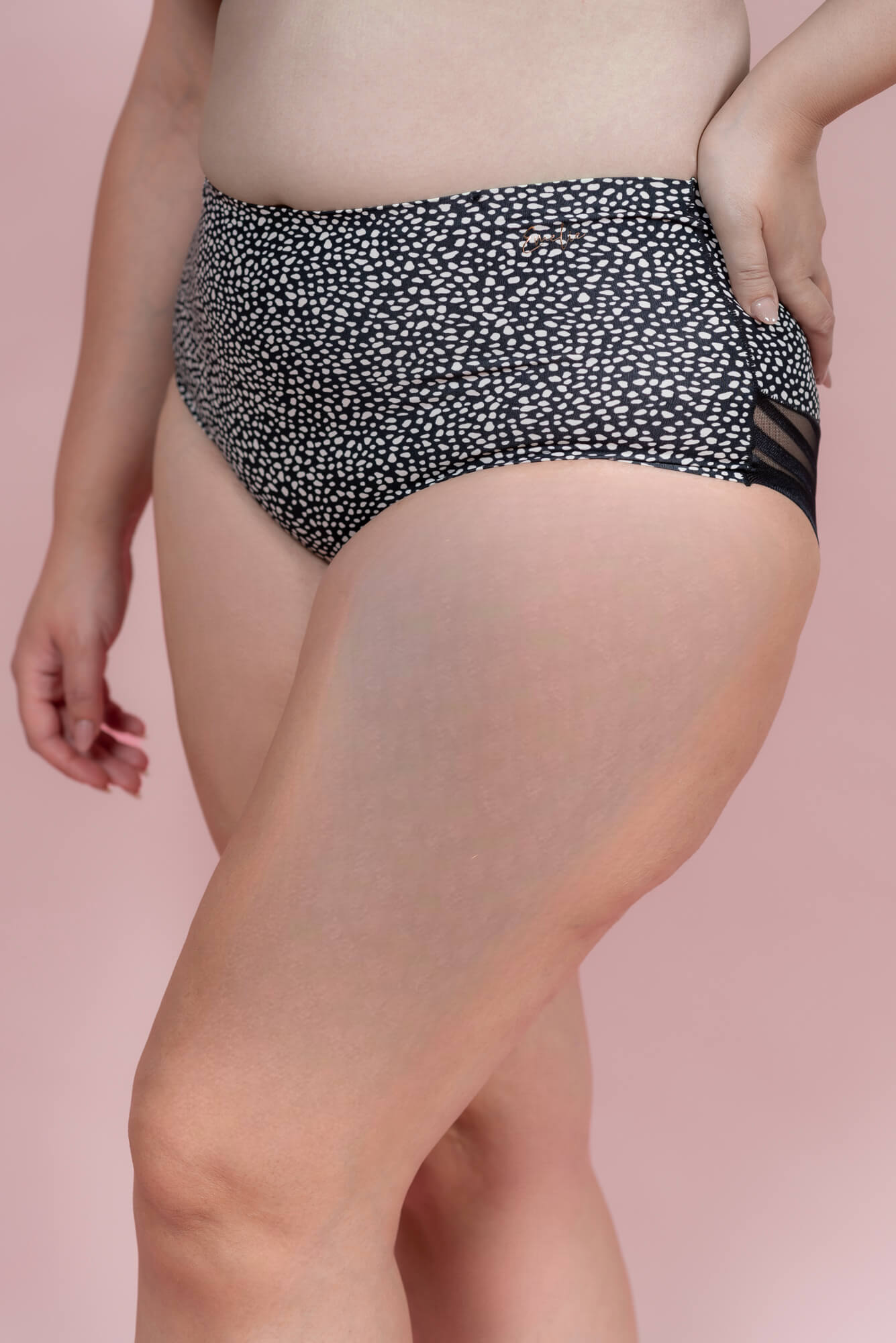 תחתון מקסי לייזר קאט בשילוב תחרה