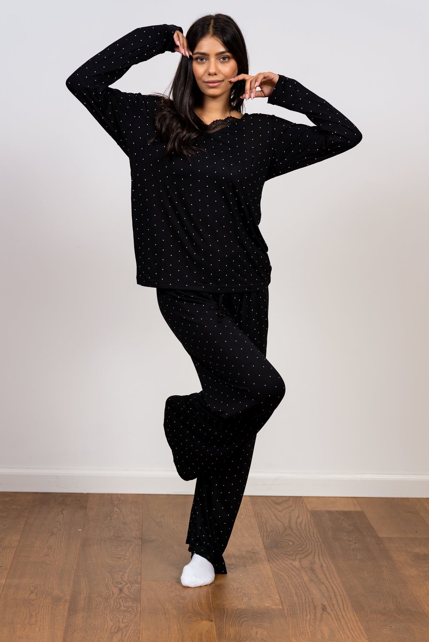 סט פיג'מת מודל נקודות