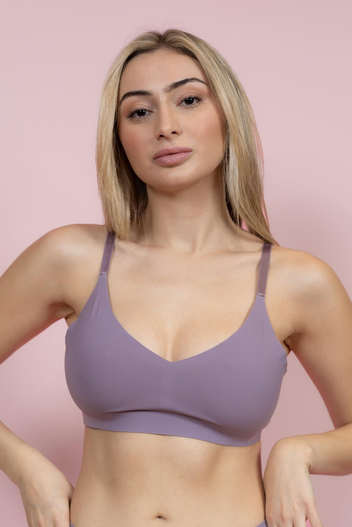 גוזיית לייזר עם סגירה מאחור